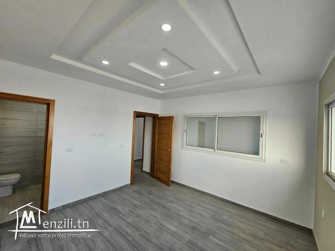 A vendre villa avec piscine s+4 à Midoun Djerba