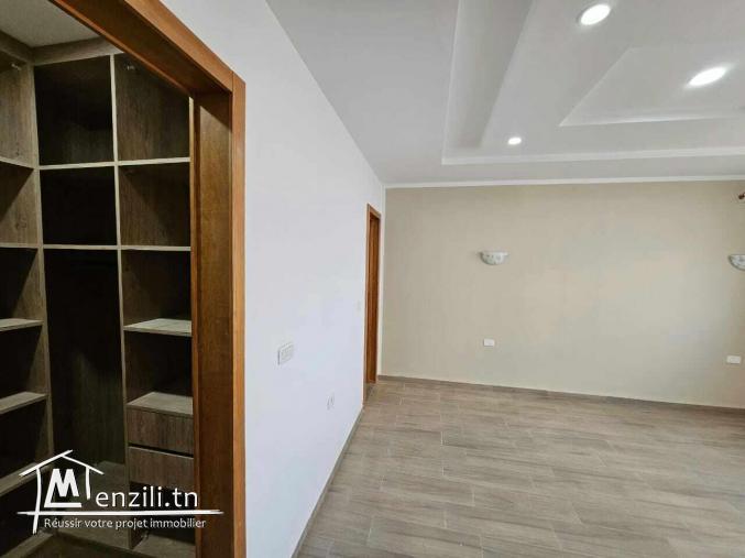 A vendre villa avec piscine s+4 à Midoun Djerba