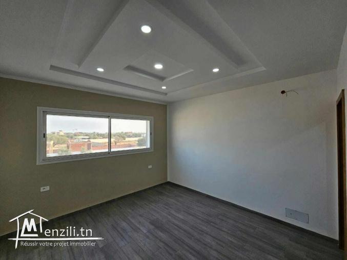 A vendre villa avec piscine s+4 à Midoun Djerba