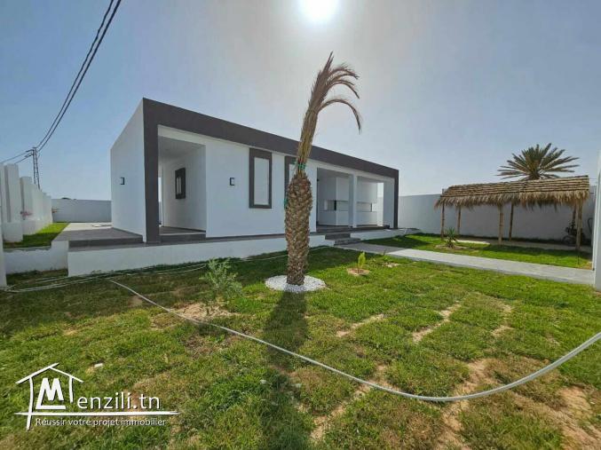 A vendre villa avec piscine proche la mer à Midoun Djerba
