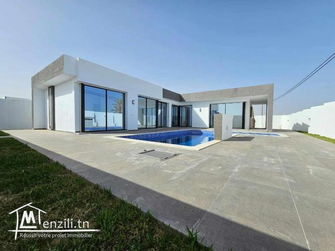 A vendre villa avec piscine proche la mer à Midoun Djerba