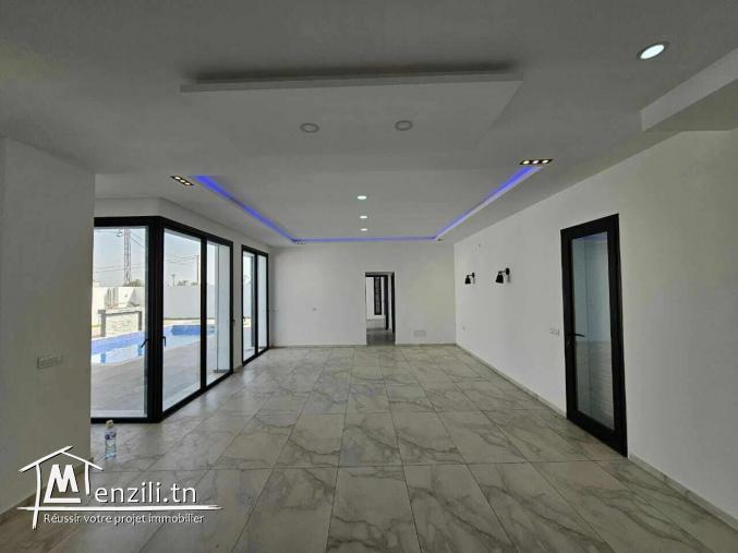 A vendre villa avec piscine proche la mer à Midoun Djerba