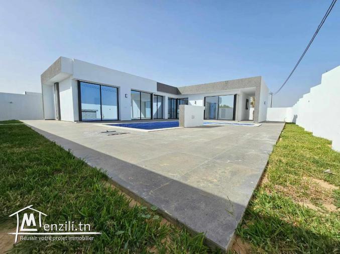 A vendre villa avec piscine proche la mer à Midoun Djerba