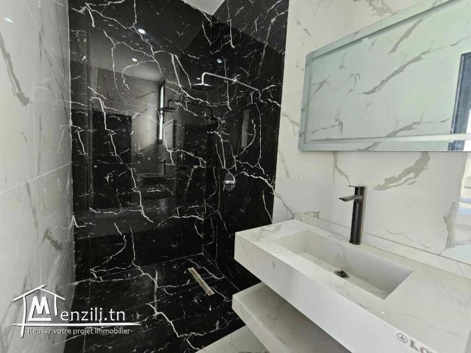 A vendre villa avec piscine proche la mer à Midoun Djerba