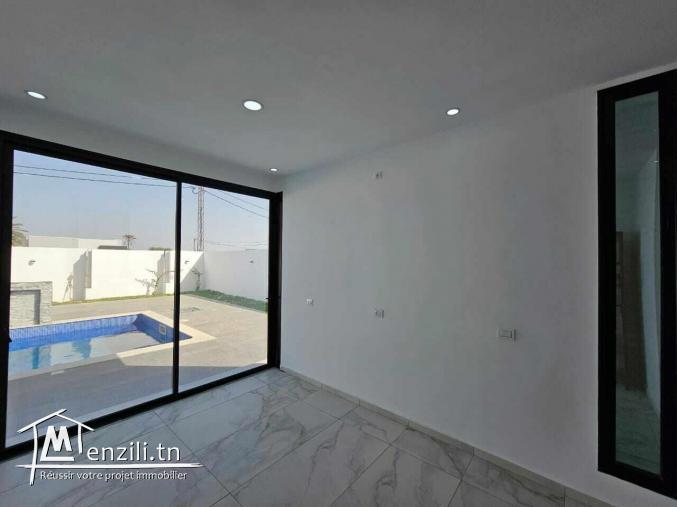 A vendre villa avec piscine proche la mer à Midoun Djerba
