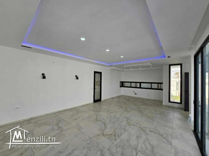 A vendre villa avec piscine proche la mer à Midoun Djerba