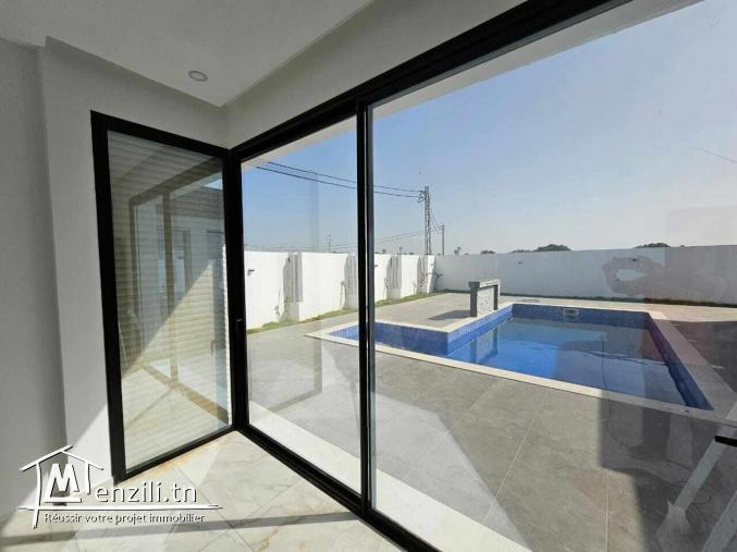 A vendre villa avec piscine proche la mer à Midoun Djerba