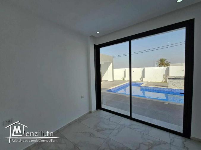 A vendre villa avec piscine proche la mer à Midoun Djerba