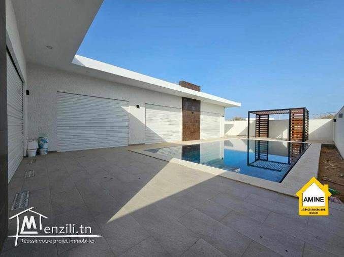 Villa de luxe avec piscine et garage zone urbaine à Djerba Midoun