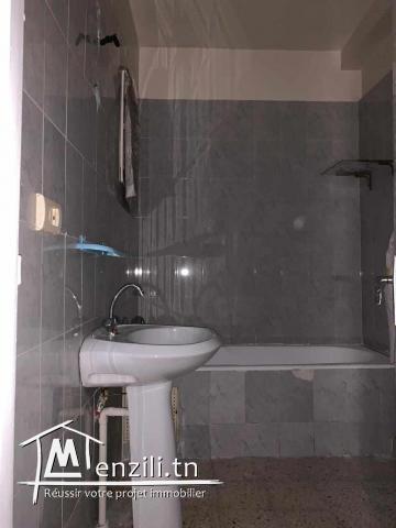 Appartement Meublé S+1 avec Balcon : Emplacement Idéal à Monastir!