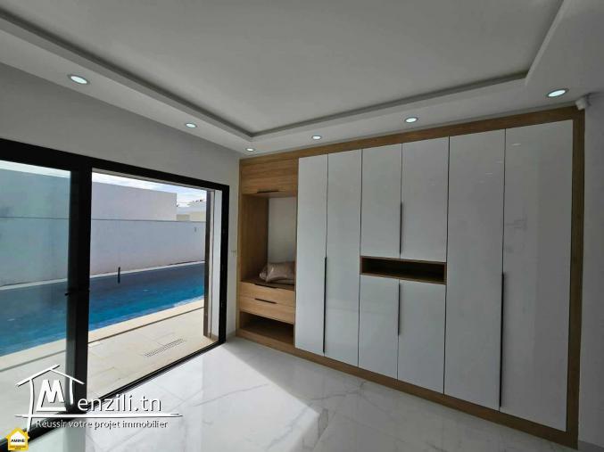 Villa de luxe avec piscine et garage zone urbaine à Djerba Midoun