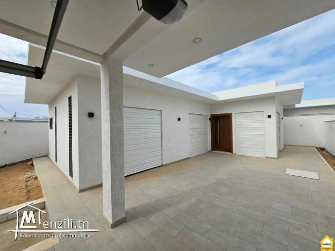 A vendre villa de haut standing avec garage à Midoun Djerba
