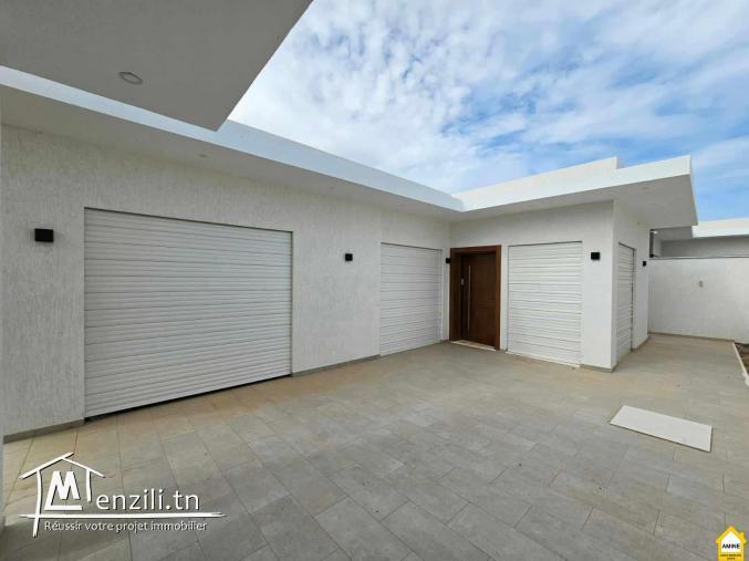 A vendre villa de haut standing avec garage à Midoun Djerba