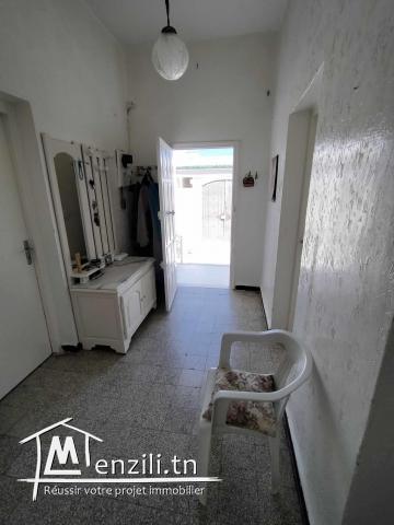 للبيع دار في المنصورة قرب مدرسة المنصورة القيروان