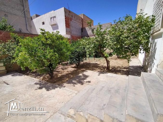 للبيع دار في المنصورة قرب مدرسة المنصورة القيروان