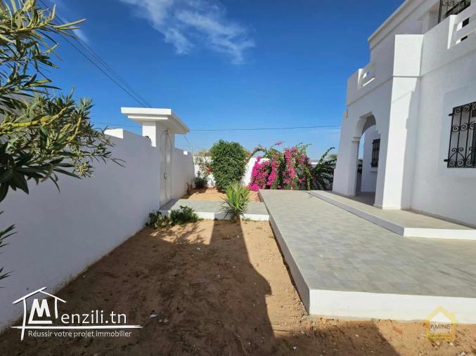 A vendre villa s+3 titre bleu individuel à Midoun Djerba.