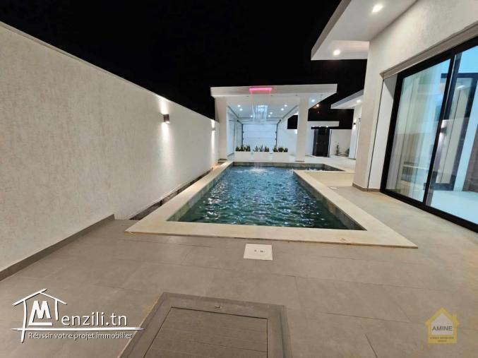 A vendre villa de luxe avec piscine à Midoun Djerba