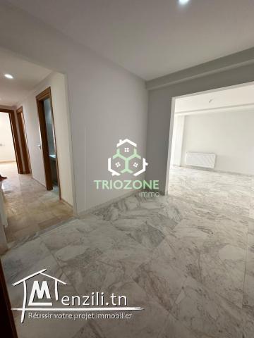 A vendre appa s2 haut standingt jamais habité avec place de parking sous sol à l'Aouina.