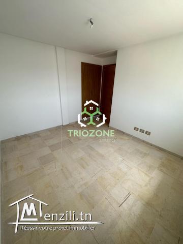 A vendre appa s2 haut standingt jamais habité avec place de parking sous sol à l'Aouina.