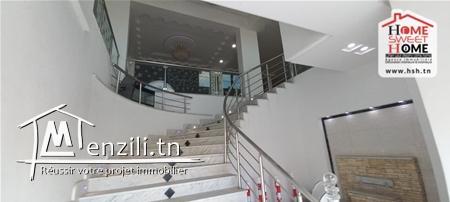 Local Jad à Louer à Chotrana 1