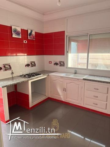 A Louer Etage De Villa S+3 à Néapolis