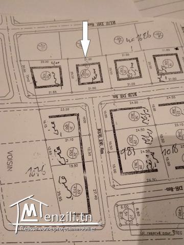 Terrain de construction avec titre bleu individuel