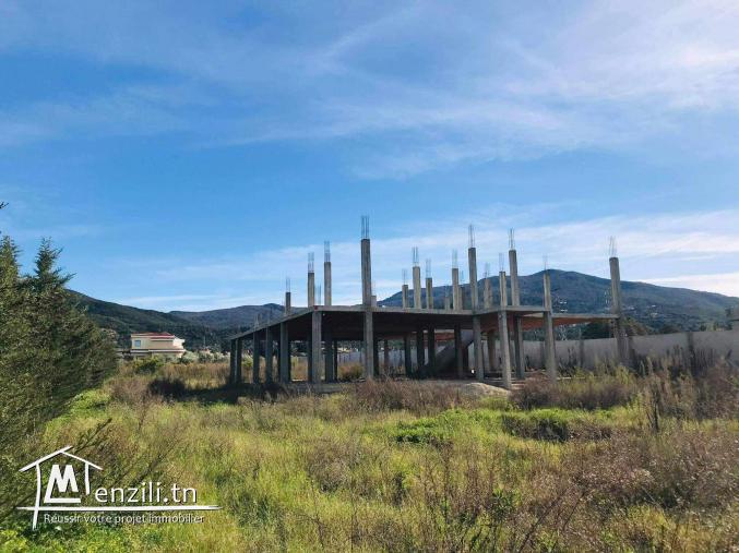 Terrain 3450m avec maison d'architecture en construction