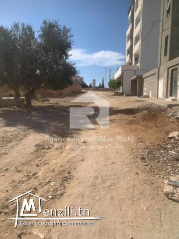 A  vendre un terrain  à Cité  Erriadh  5
