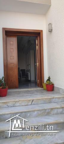 A Vendre Villa S+4 Avec Sous-sol Située à Jinene Benikhiar