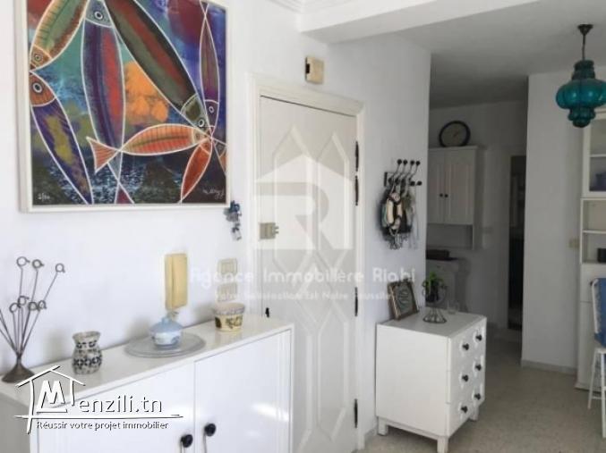 A vendre un appartement S2 au 2éme étage  situé à chatt Meriem-sousse pied dans l'eau