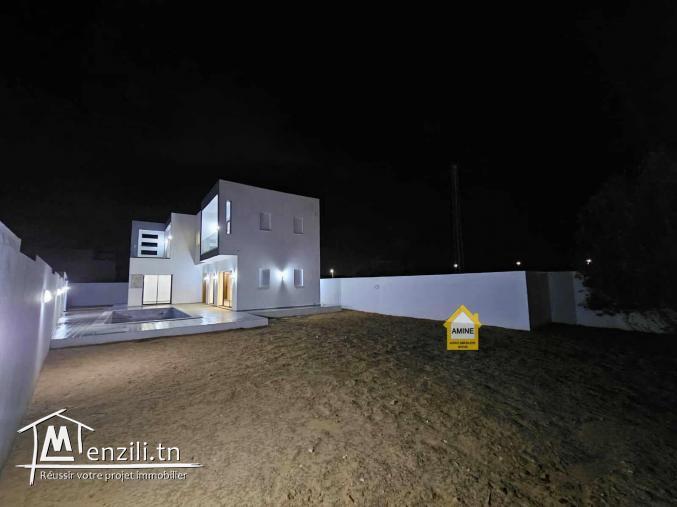 Luxueuse villa contemporaine avec piscine à vendre proche la mer à Djerba