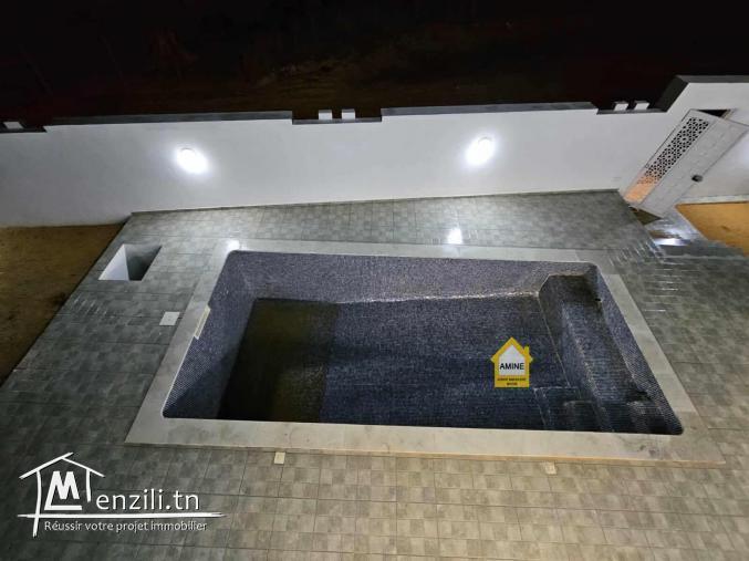 Luxueuse villa contemporaine avec piscine à vendre proche la mer à Djerba