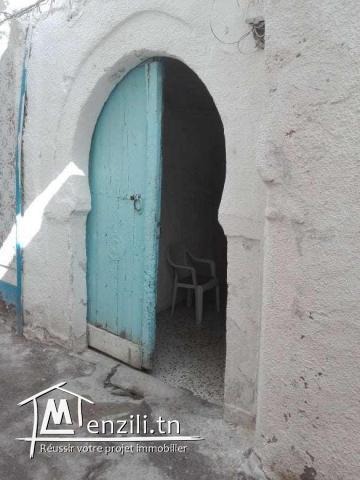 Une grande maison dans la ville arabe et le marché de la mosquée Zaytouna