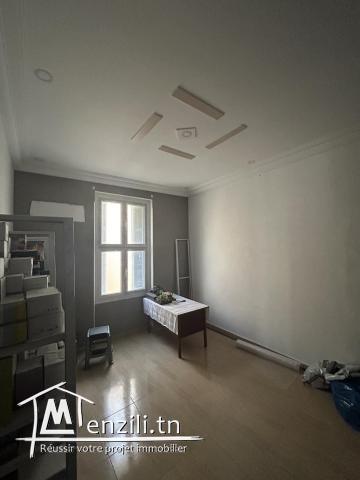 Appartement S+2 Rénové Neuf de 112 m2 au 2ème Étage - Rue de Marseille, Tunis