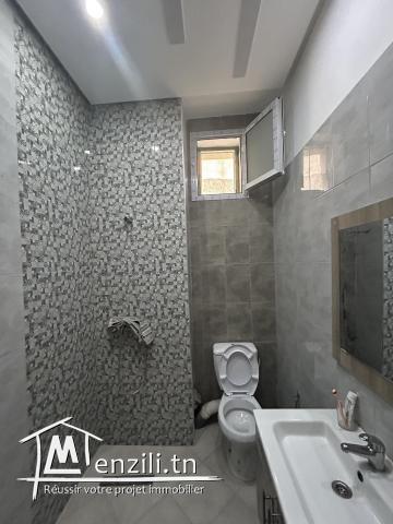 Appartement S+2 Rénové Neuf de 112 m2 au 2ème Étage - Rue de Marseille, Tunis