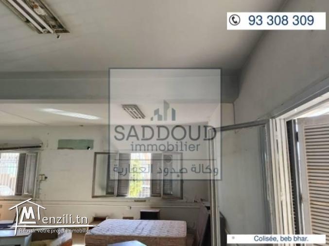 Locale commercial ou bureautique devant colisée à Vendre