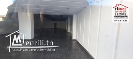 Local Northwestern à Louer à La Soukra