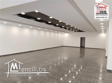 Local Northwestern à Louer à La Soukra