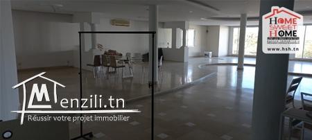 Showroom Melbourne à Louer à La Soukra