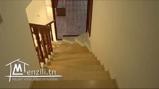 للبيع فيلا طريق المطار كلم 4,5 صفاقس.(قرب كلية الاداب)