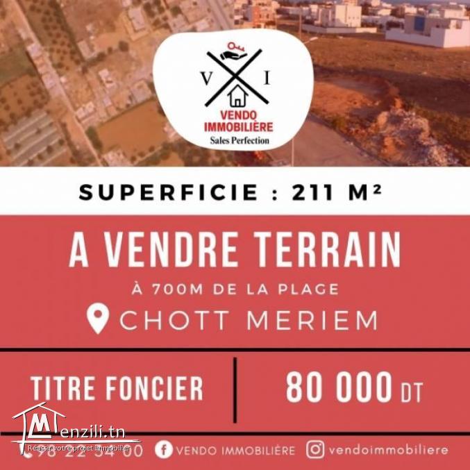 Un terrain situé à seulement 700 mètres de la mer