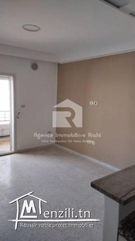 Un appartement S2 non meublé au 1ér étage avec ascenseur à  cité erriadh 5