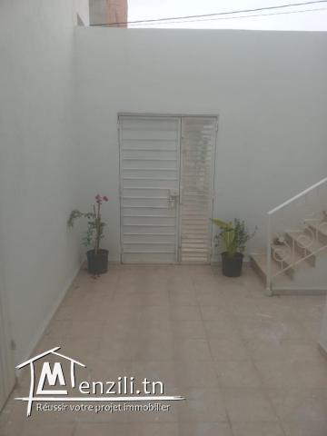 للبيع دار في طريق حي السلام  القيروان