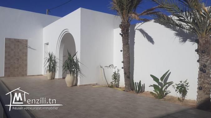 Villa neuve avec piscine en zone touristique