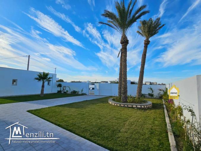 Grande belle villa avec piscine pour location annuelle à Midoun Djerba