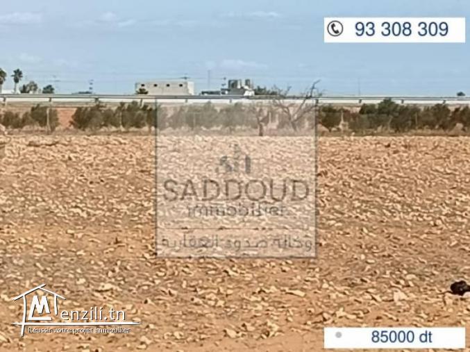 maison avec terrain 1392 m² route tunis km 9