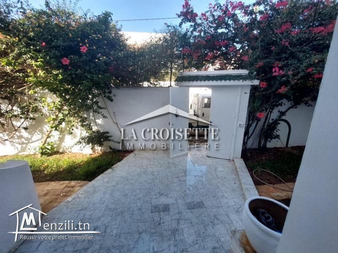 une villa s+6 avec piscine à gammarth mvv0168