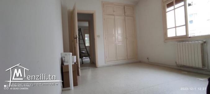 A vendre à ennasr 1, un appartement s+ 2