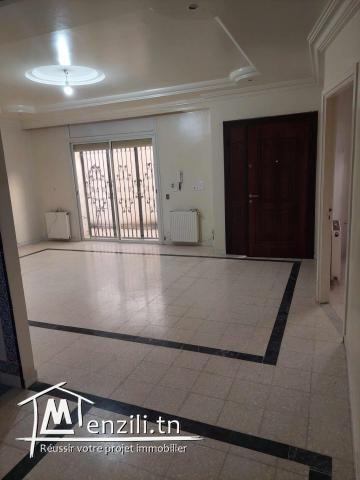 Maison à vendre Ariana - 2 étages de villas indépendants, jardin, 2 garages