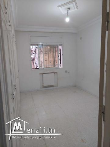 Maison à vendre Ariana - 2 étages de villas indépendants, jardin, 2 garages